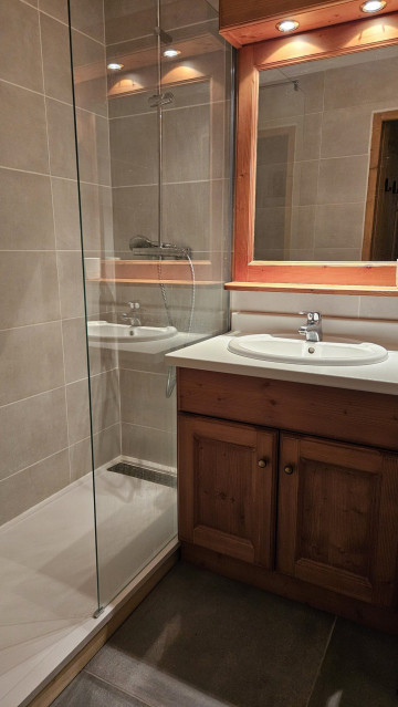 _lv_images__lot_0000000082_07_32729757