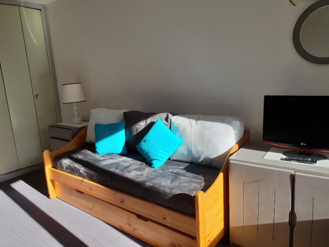 _lv_images__lot_0000000127_02_29908591