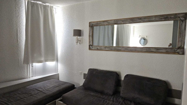 _lv_images__lot_0000000127_10_28182776