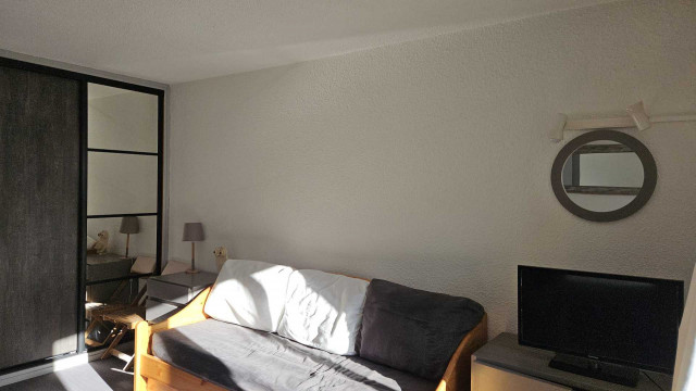 _lv_images__lot_0000000127_12_28706800