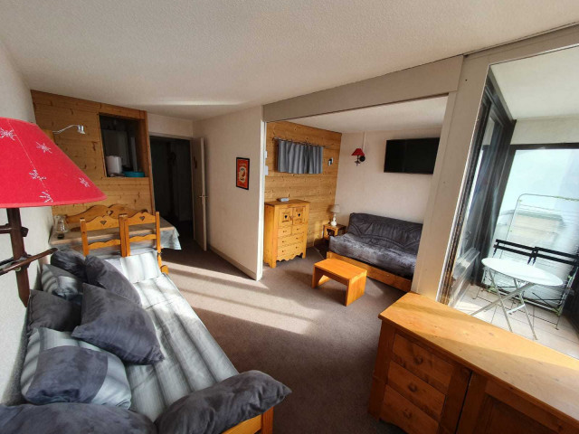 _lv_images__lot_0000000128_03_27727609