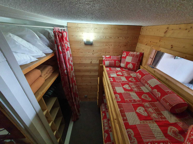 _lv_images__lot_0000000128_06_30032862