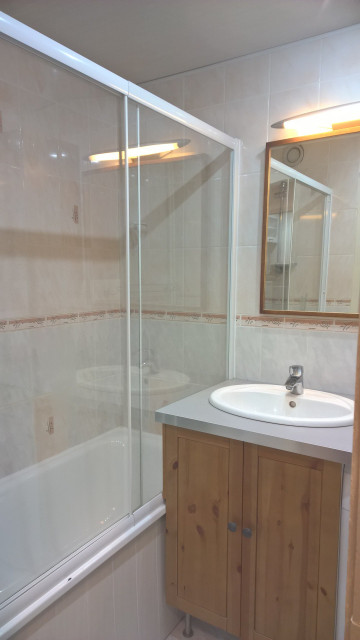 _lv_images__lot_0000000128_09_27766239