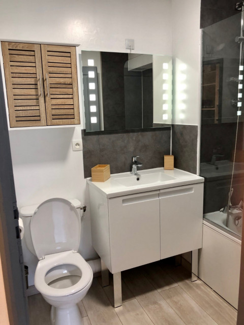 _lv_images__lot_0000000144_02_29688071