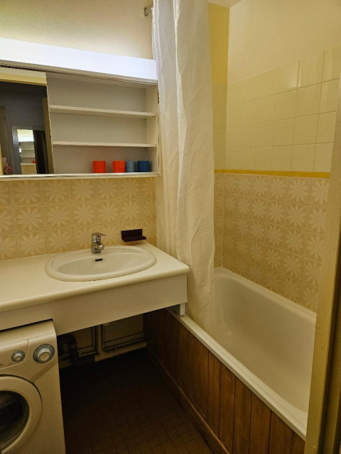 _lv_images__lot_0000000146_04_28632926