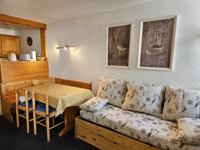 _lv_images__lot_0000000146_09_32771965