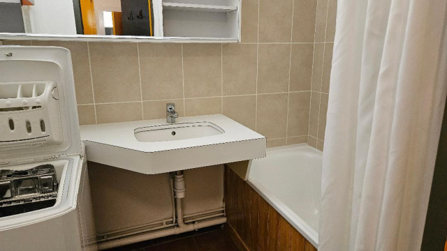 _lv_images__lot_0000000148_03_30163527