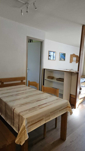 _lv_images__lot_0000000152_03_29427980