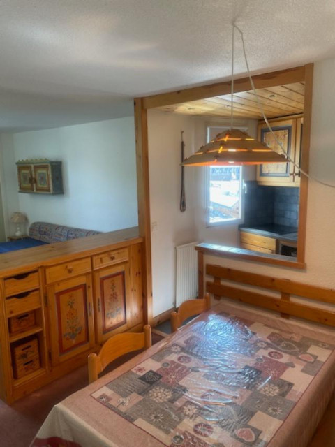 _lv_images__lot_0000000154_02_28241170