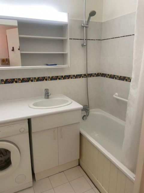 _lv_images__lot_0000000154_03_28241171