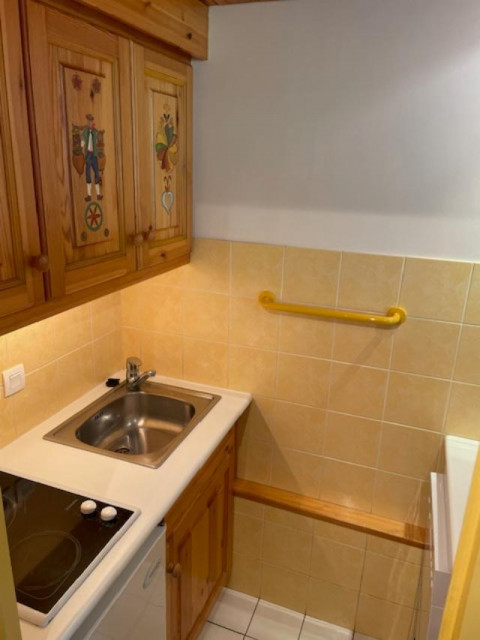 _lv_images__lot_0000000155_04_29608076