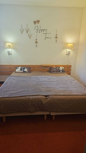 _lv_images__lot_0000000156_09_28456250