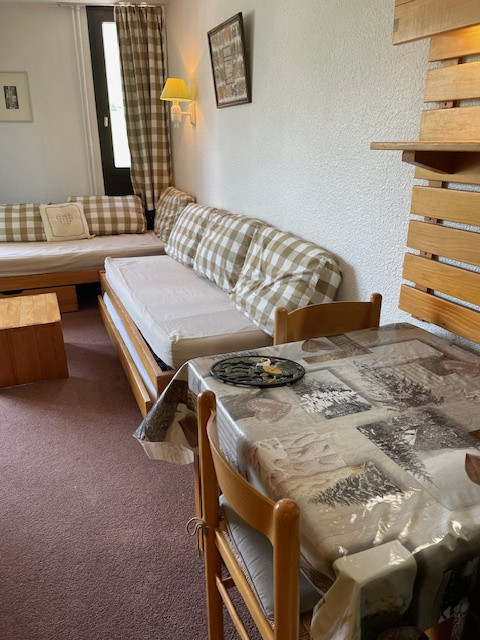 _lv_images__lot_0000000157_02_28162999