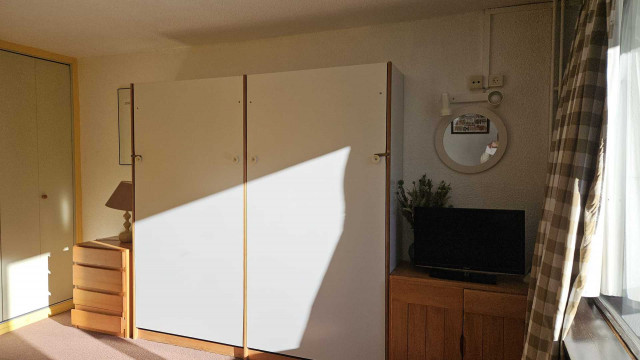 _lv_images__lot_0000000157_05_32265452