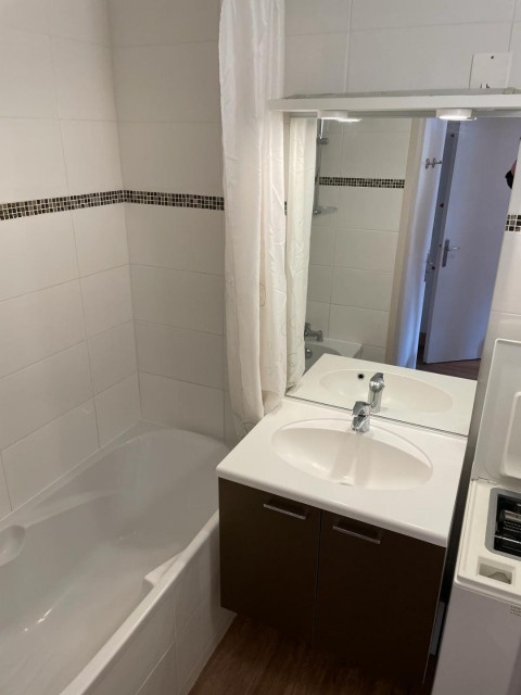 _lv_images__lot_0000000158_03_29929257