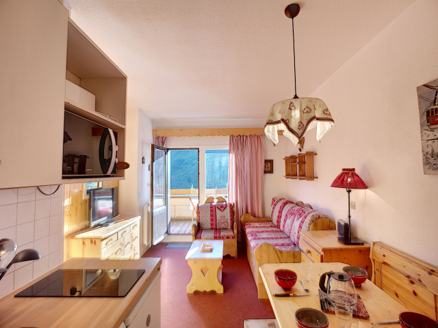 _lv_images__lot_0002000003_02_30160988