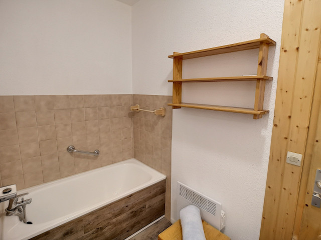 _lv_images__lot_0002000003_07_28219364