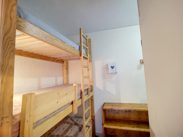 _lv_images__lot_0002000003_12_30160998