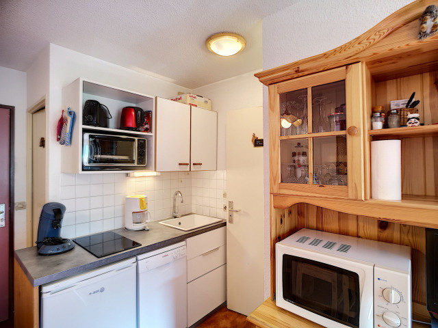 _lv_images__lot_0002000006_04_30120714