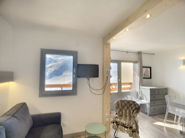 _lv_images__lot_0002000008_03_28610971