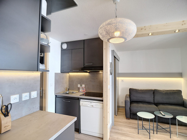 _lv_images__lot_0002000008_04_28989830