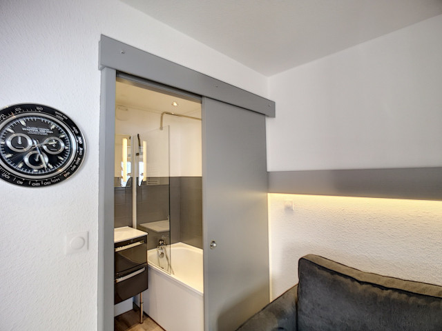 _lv_images__lot_0002000008_06_29906262