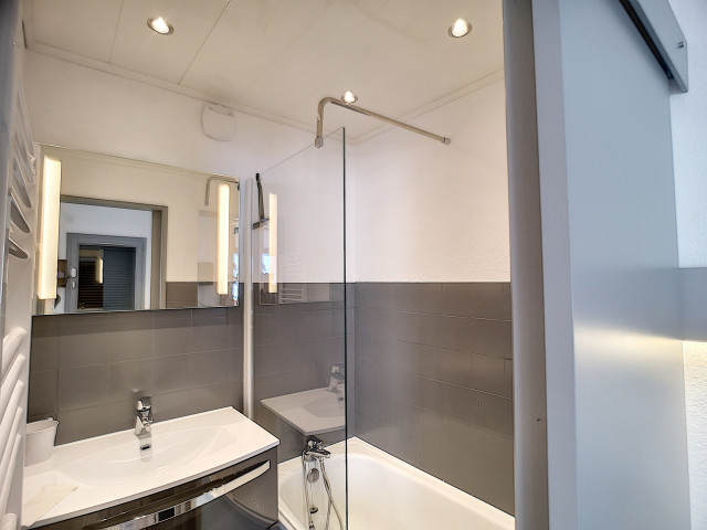 _lv_images__lot_0002000008_07_30010050