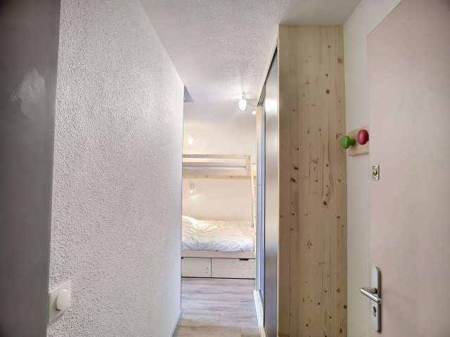 _lv_images__lot_0002000008_12_30103086