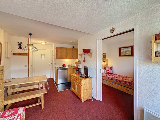 _lv_images__lot_0002000010_01_27876175