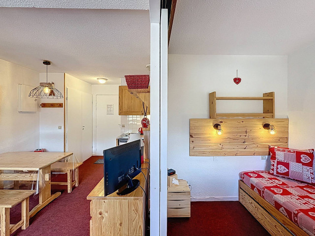 _lv_images__lot_0002000010_04_28823165