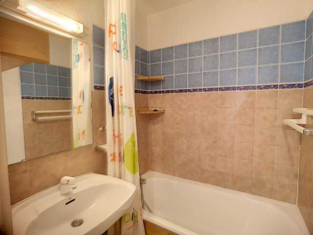 _lv_images__lot_0002000014_11_27706925