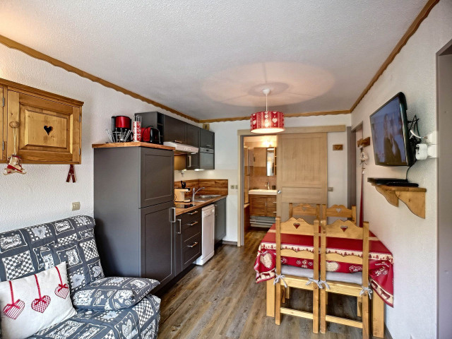 _lv_images__lot_0002000025_02_30009907