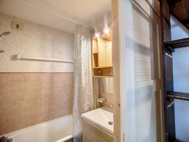 _lv_images__lot_0002000047_10_30160870