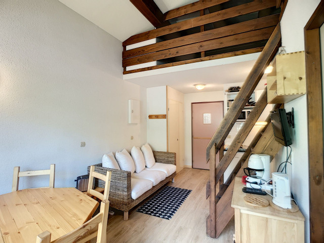 _lv_images__lot_0002000051_02_28395327