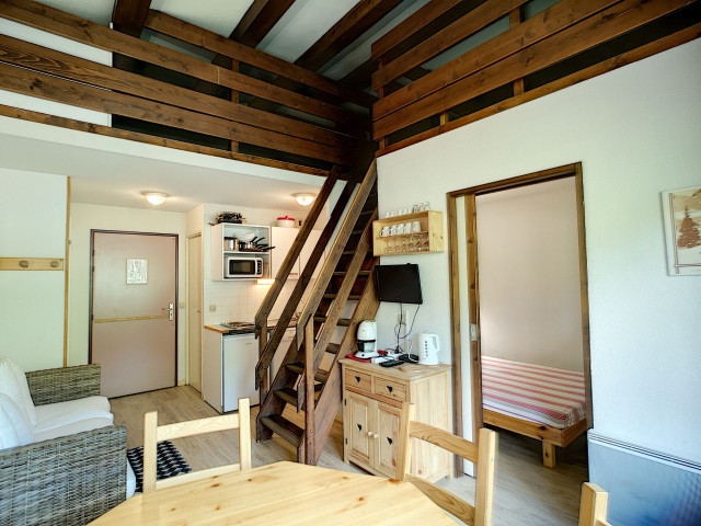 _lv_images__lot_0002000051_09_29029156