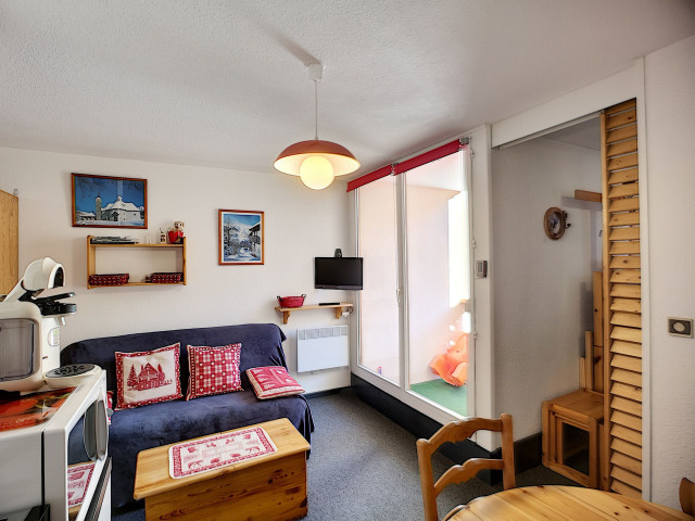 _lv_images__lot_0002011307_04_28643805