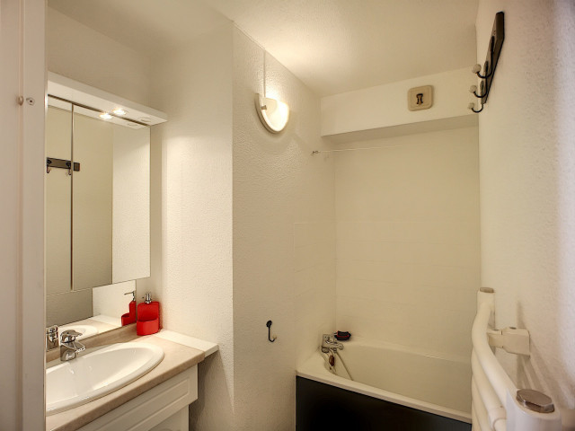 _lv_images__lot_0002011307_08_30008105