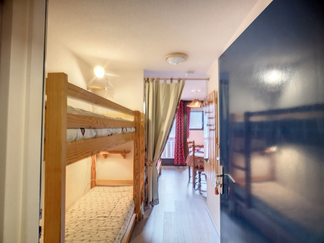 _lv_images__lot_0002011308_02_29860624