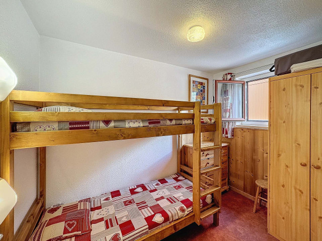 _lv_images__lot_0002011606_04_28950373