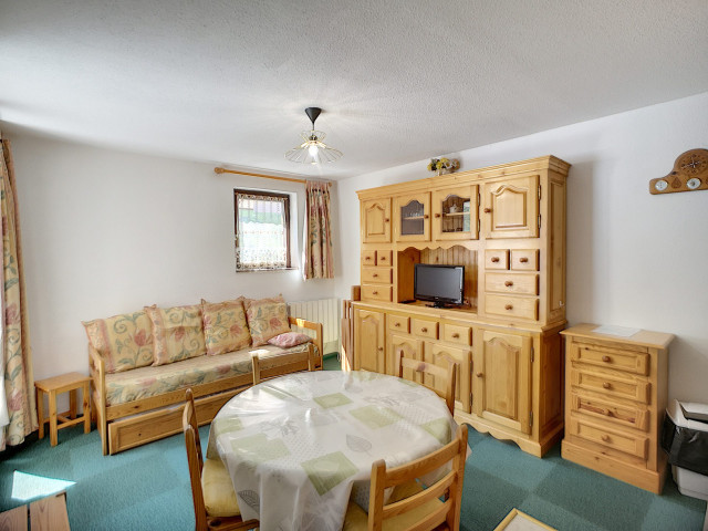 _lv_images__lot_0002012401_04_32369362 _lv_images__lot_0002012401_04_32369362