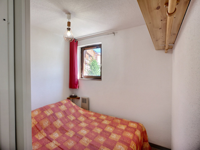 _lv_images__lot_0002012401_06_32136430 _lv_images__lot_0002012401_06_32136430