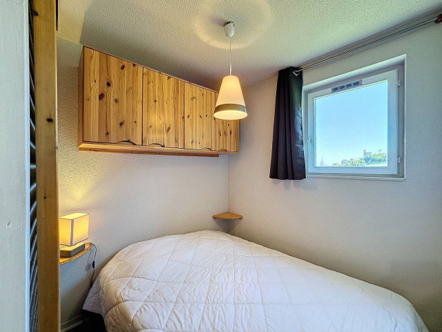 _lv_images__lot_0002012506_04_29845778