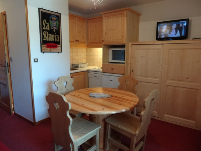 _lv_images__lot_0002012608_02_28705354