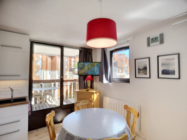 _lv_images__lot_0002012701_03_28611801