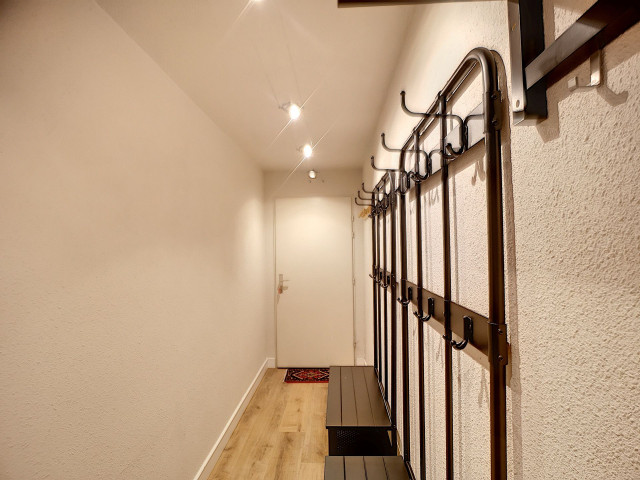 _lv_images__lot_0002012701_12_28141488