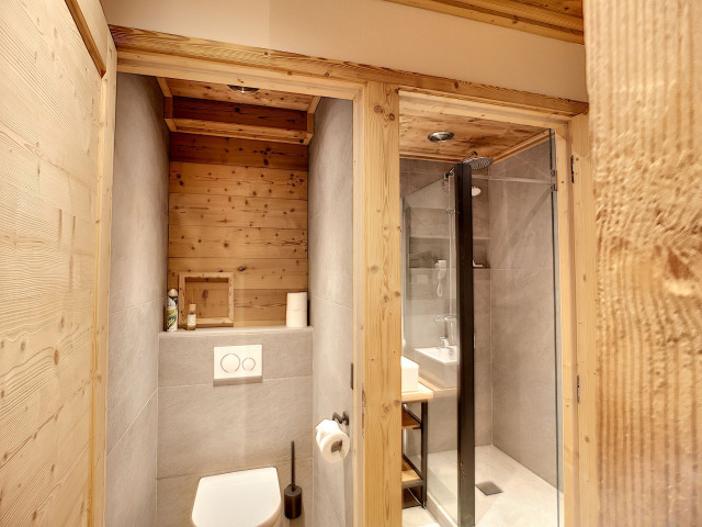 _lv_images__lot_0002020004_08_32199136