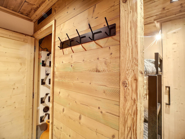 _lv_images__lot_0002020004_12_27667284