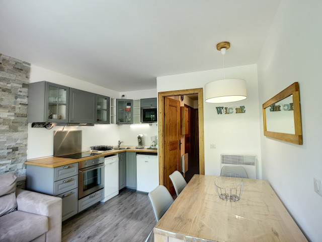 _lv_images__lot_0002020010_06_28219909