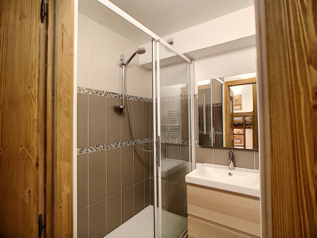 _lv_images__lot_0002020010_07_30161588