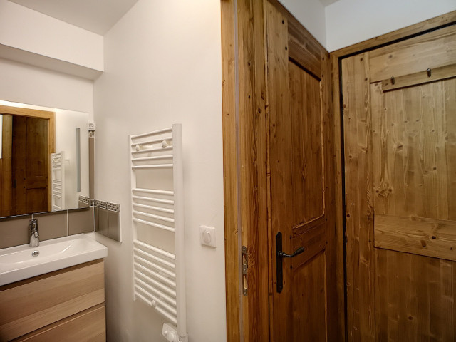 _lv_images__lot_0002020010_08_30121254